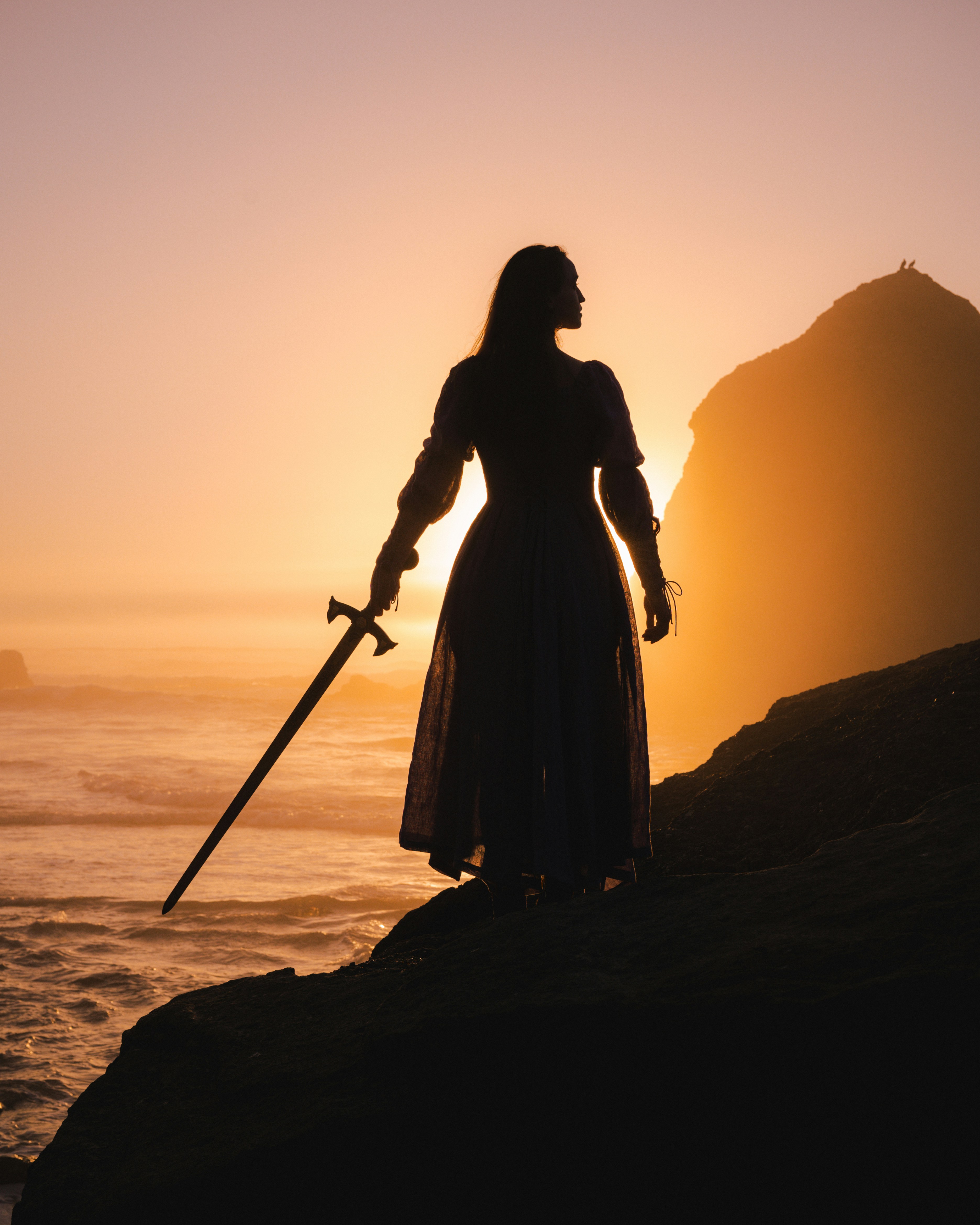 ⚔️ Silver Edge: Pre-Menstrual Power and the Metal Element – Image 1