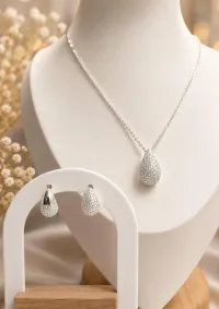 Aretes y Dije Brillo – Image 1