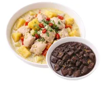 PININYAHANG MANOK  – DINUGUAN , PLAIN RICE
