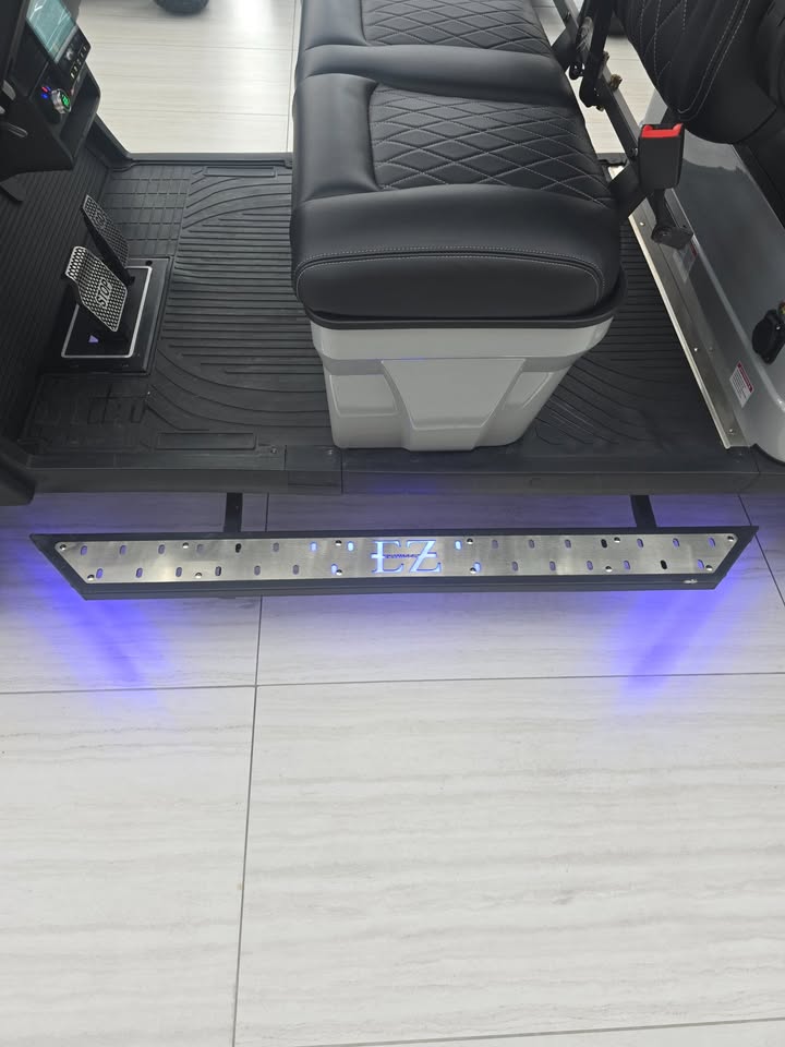 2026 EZ-Kruiser Gray Raptor B-6 Passenger #8223 – Image 4
