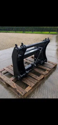 Manitou to Volvo/JCB Industrial Adapter – Image 2