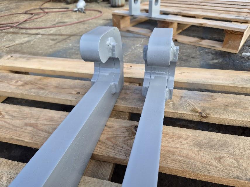 Heavy Duty JCB / Volvo Loading Shovel Brackets – 40mm – Image 4