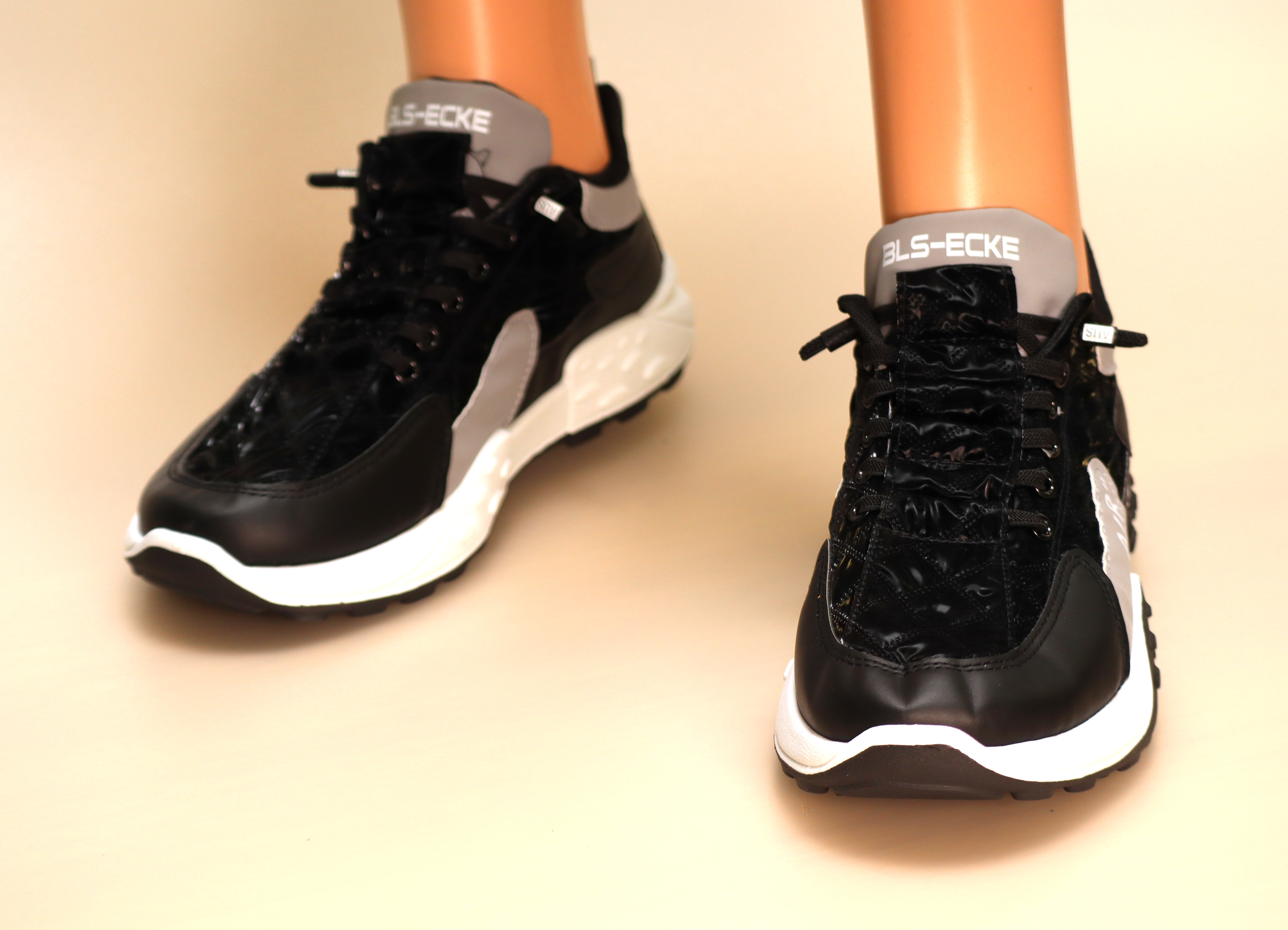 Black & Grey Walking Shoe – Image 2