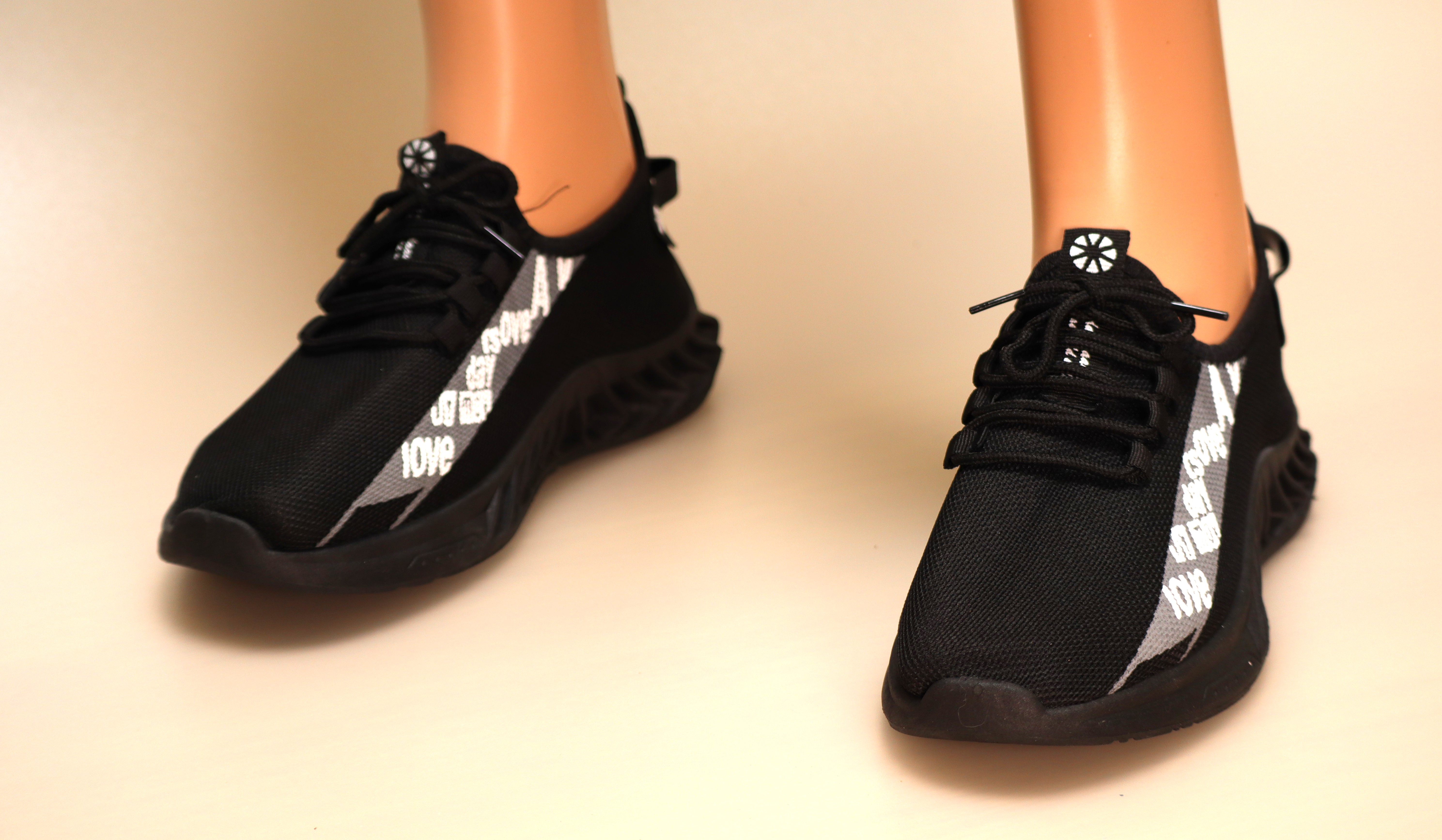 Fashion Mesh Walking Shoe - Black – Image 2