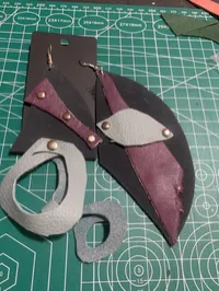 The Onyx & Plum Rebel: Leather Earrings – Image 3