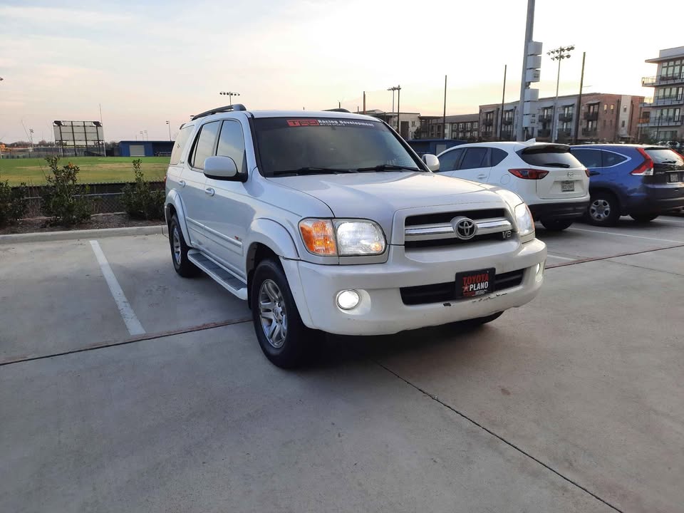 2005 Toyota sequoia Limited Sport Utility 4D - $4500 – Image 1