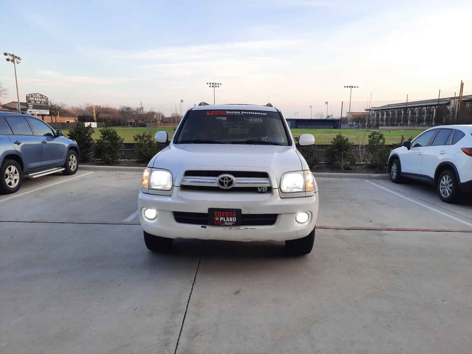 2005 Toyota sequoia Limited Sport Utility 4D - $4500 – Image 2