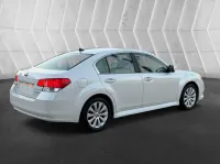 2011 Subaru legacy Premium 175k millas título limpio 3900$ – Image 3