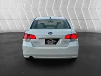 2011 Subaru legacy Premium 175k millas título limpio 3900$ – Image 4