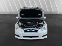 2011 Subaru legacy Premium 175k millas título limpio 3900$ – Image 1
