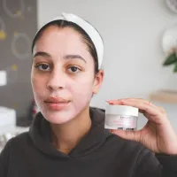 Pom Crush Detox Enzyme Mask – Image 1