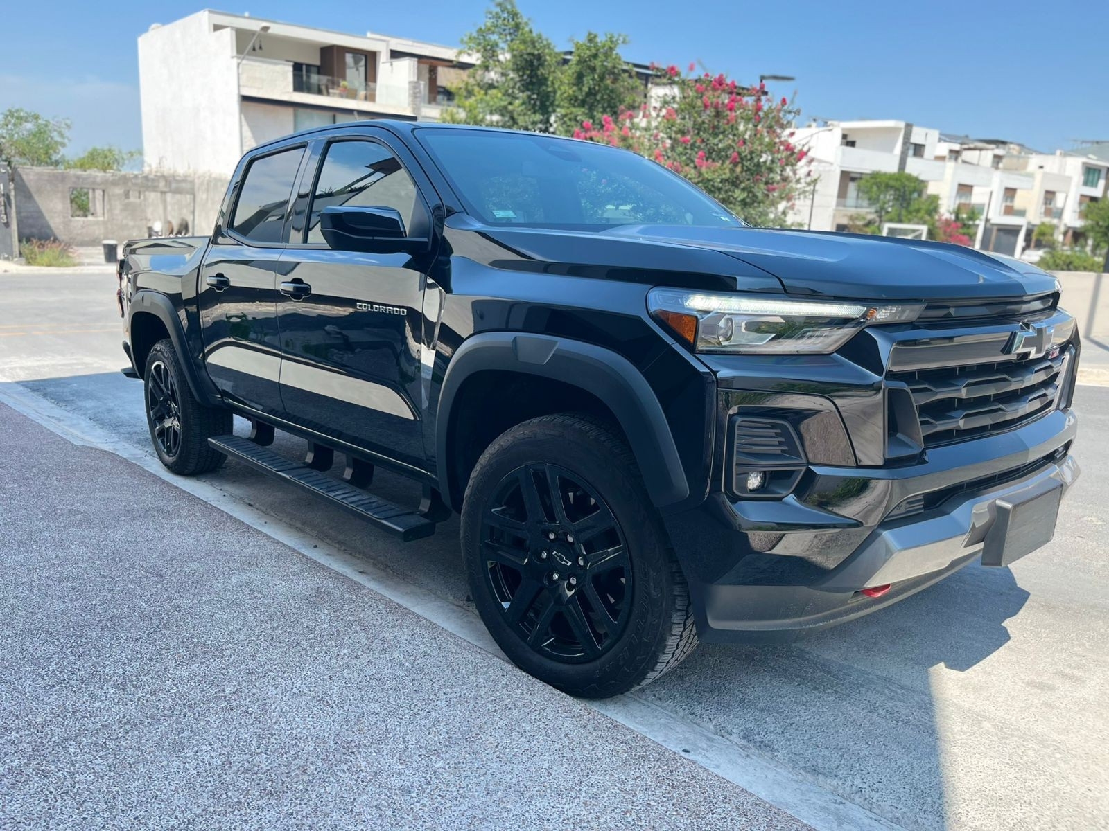 CHEVROLET COLORADO Z71 2025 – Image 2