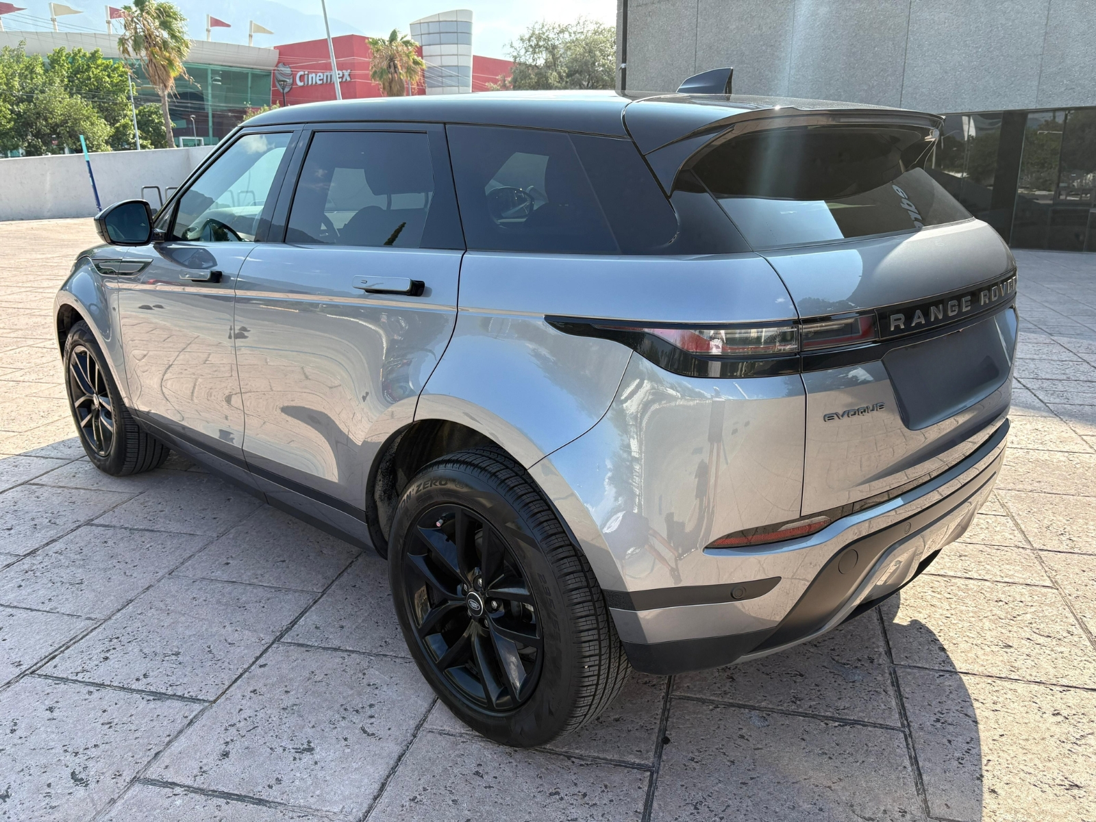 LAND ROVER RANGE ROVER EVOQUE S 2025 – Image 4