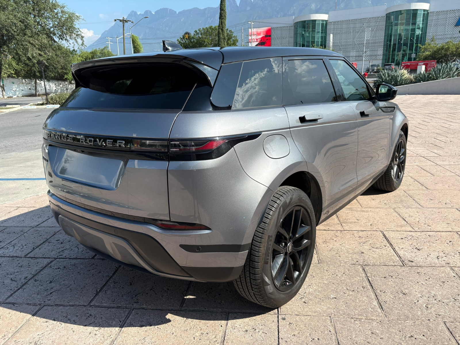 LAND ROVER RANGE ROVER EVOQUE S 2025 – Image 8