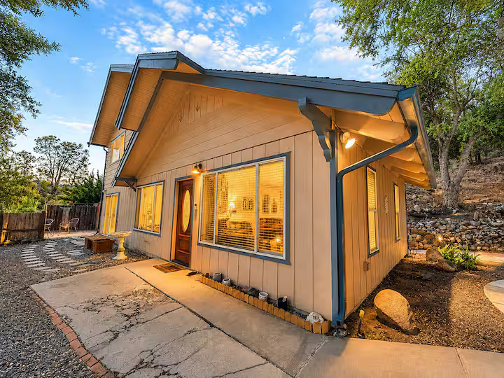 Mountain Shadow Cabin – Image 2