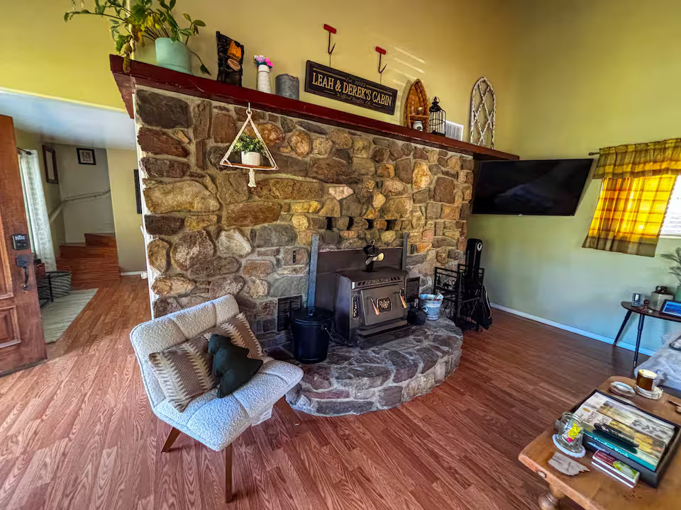 Mountain Shadow Cabin – Image 4