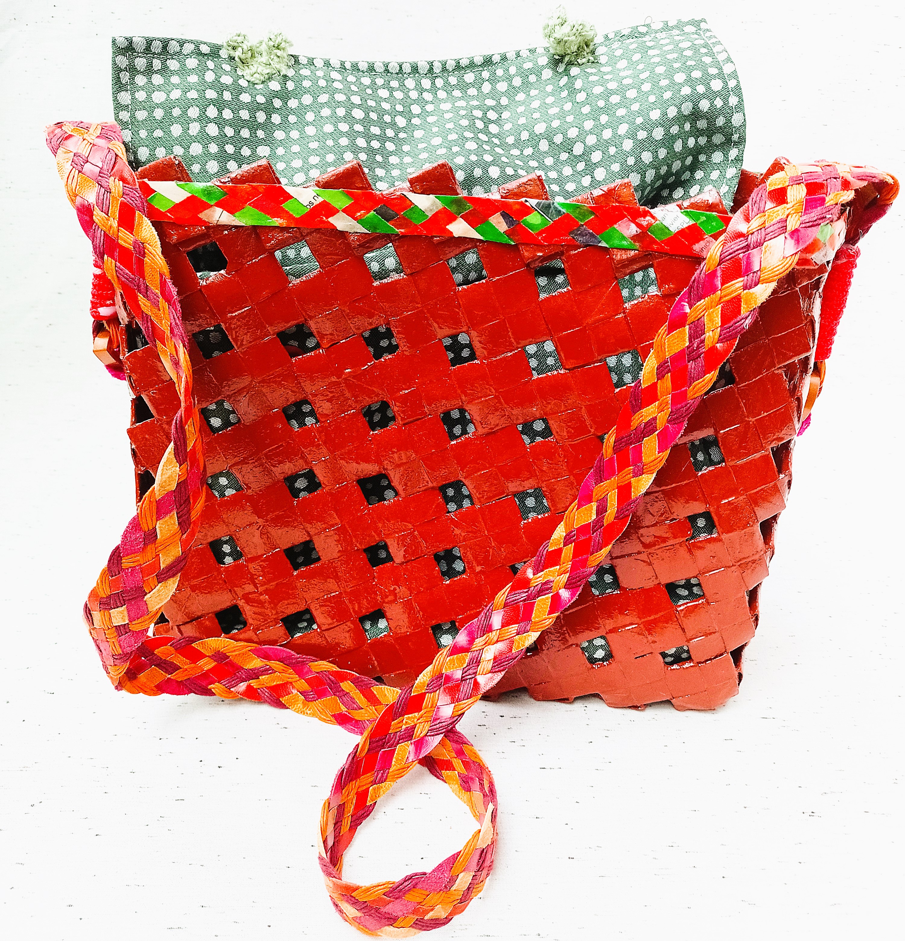 Sac artisanal bordeaux tressé — doublure imperméable — anses tressées cuir et fils – Image 1