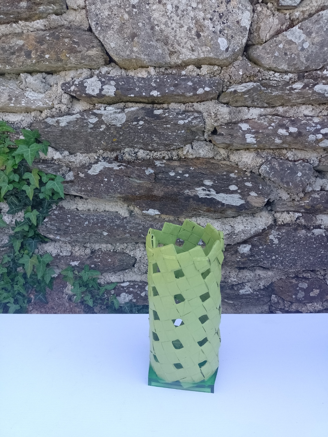 Cache-vase cylindrique vert — pièce unique – Image 1