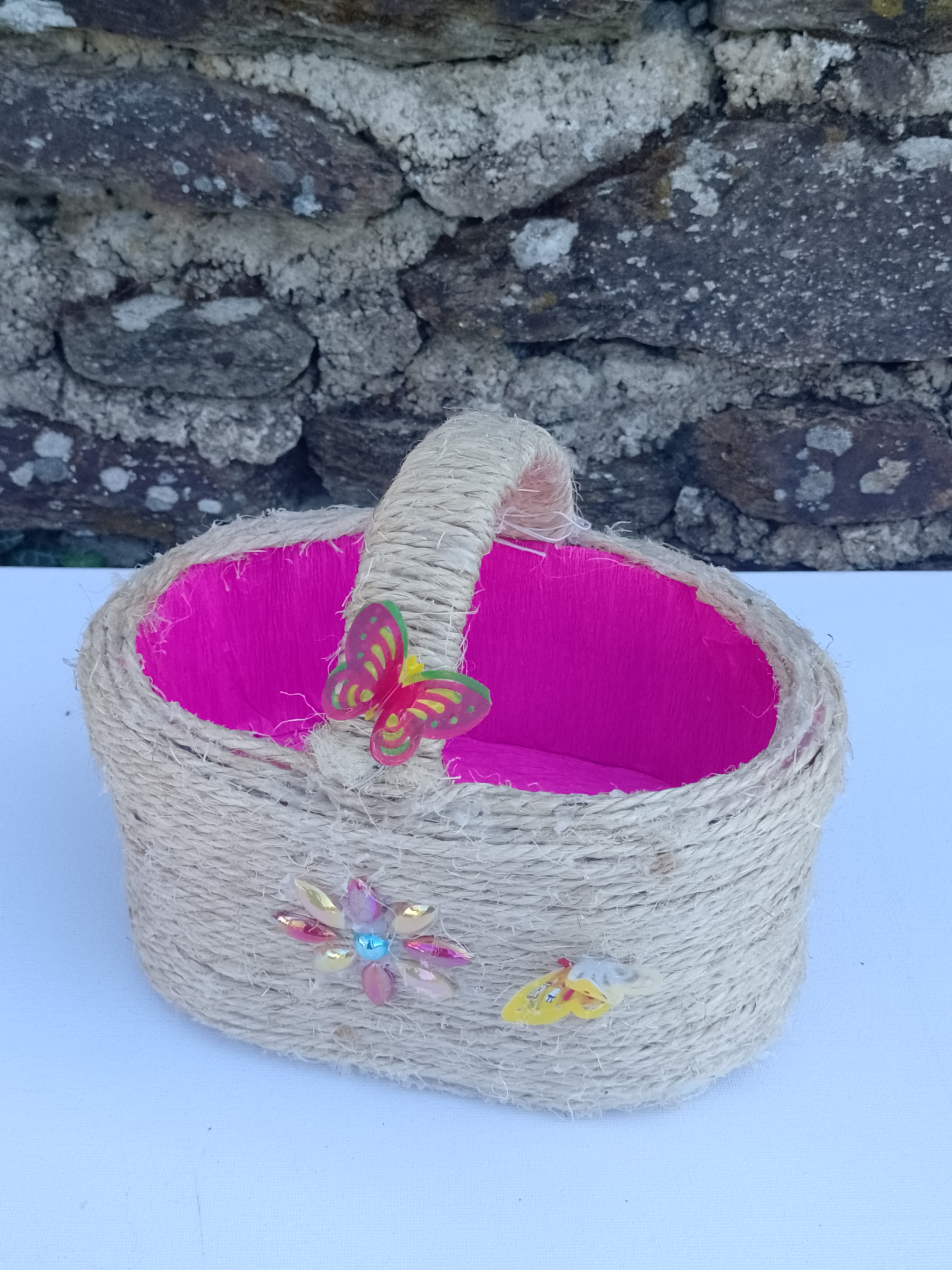 Panier artisanal upcyclé corde — décor papillons et fleurs — choix couleur intérieur – Image 2