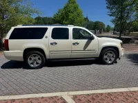 2010 Chevrolet Suburban – Image 5