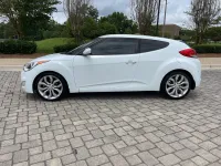 2017 Hyundai Veloster – Image 9