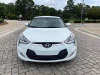 2017 Hyundai Veloster – Image 2