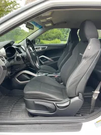 2017 Hyundai Veloster – Image 8