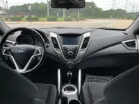 2017 Hyundai Veloster – Image 14