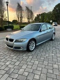 2011 BMW 3 Series – Image 3
