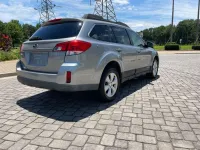 2010 Subaru Outback Limited – Image 9