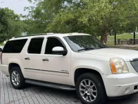 2010 GMC Yukon Denali – Image 2