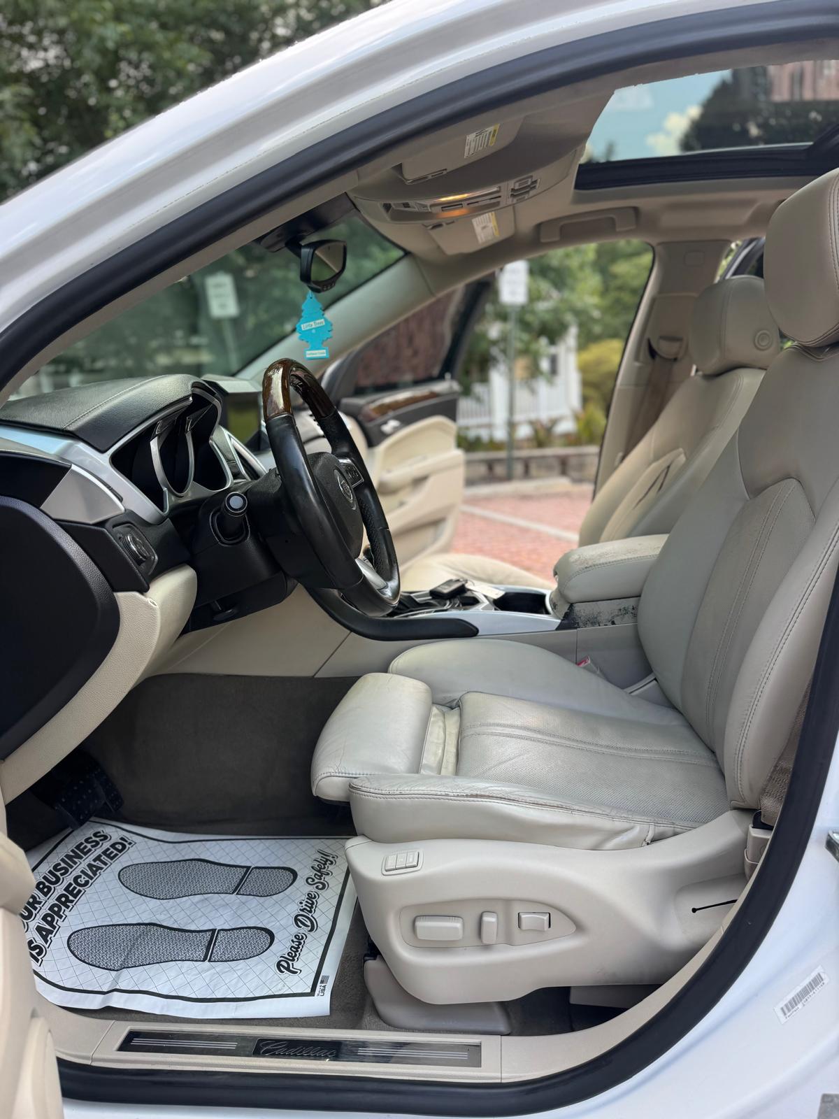 2011 CADILLAC SRX – Image 2