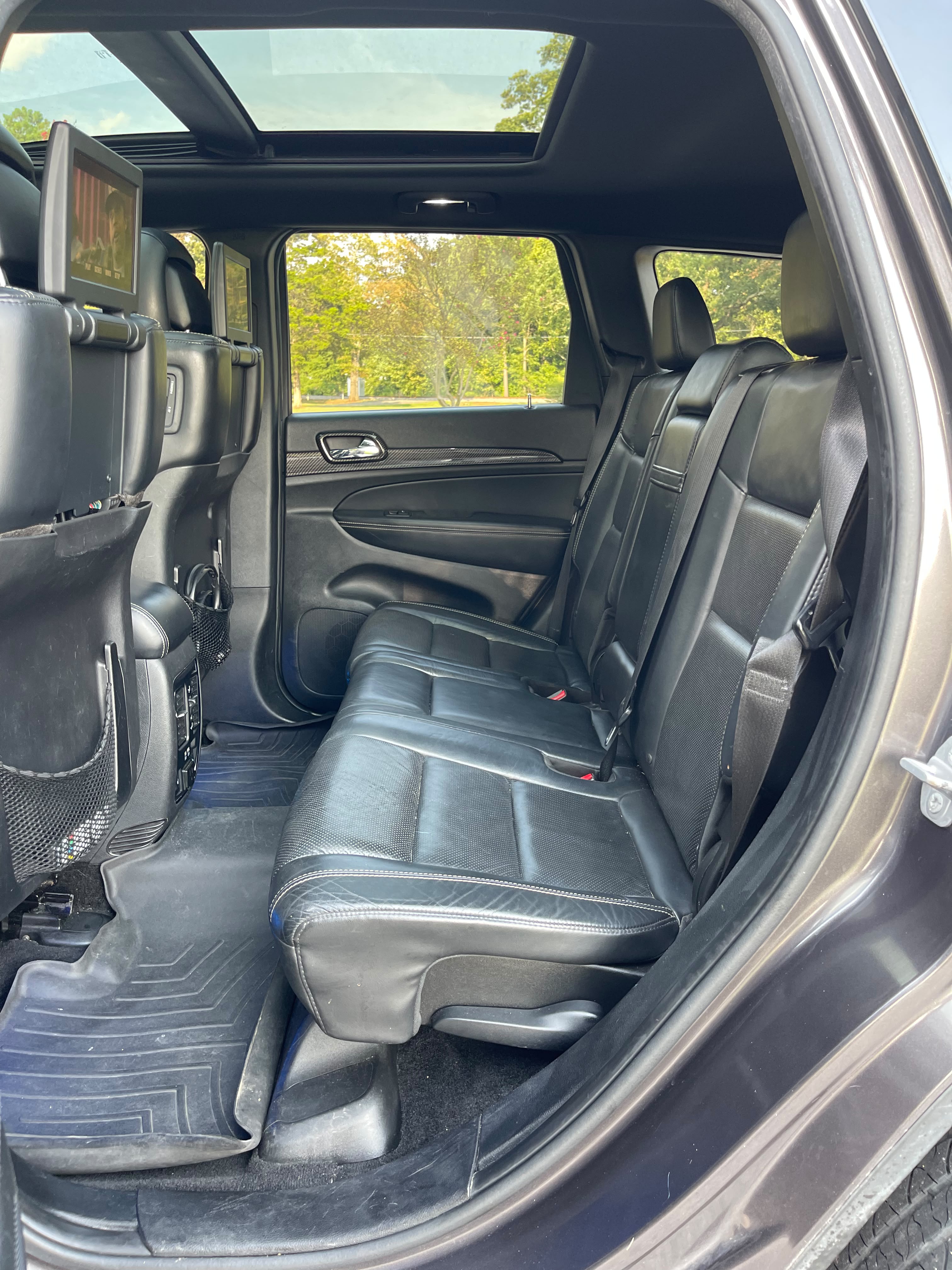 2015 JEEP GRAND CHEROKEE LIMITED – Image 9
