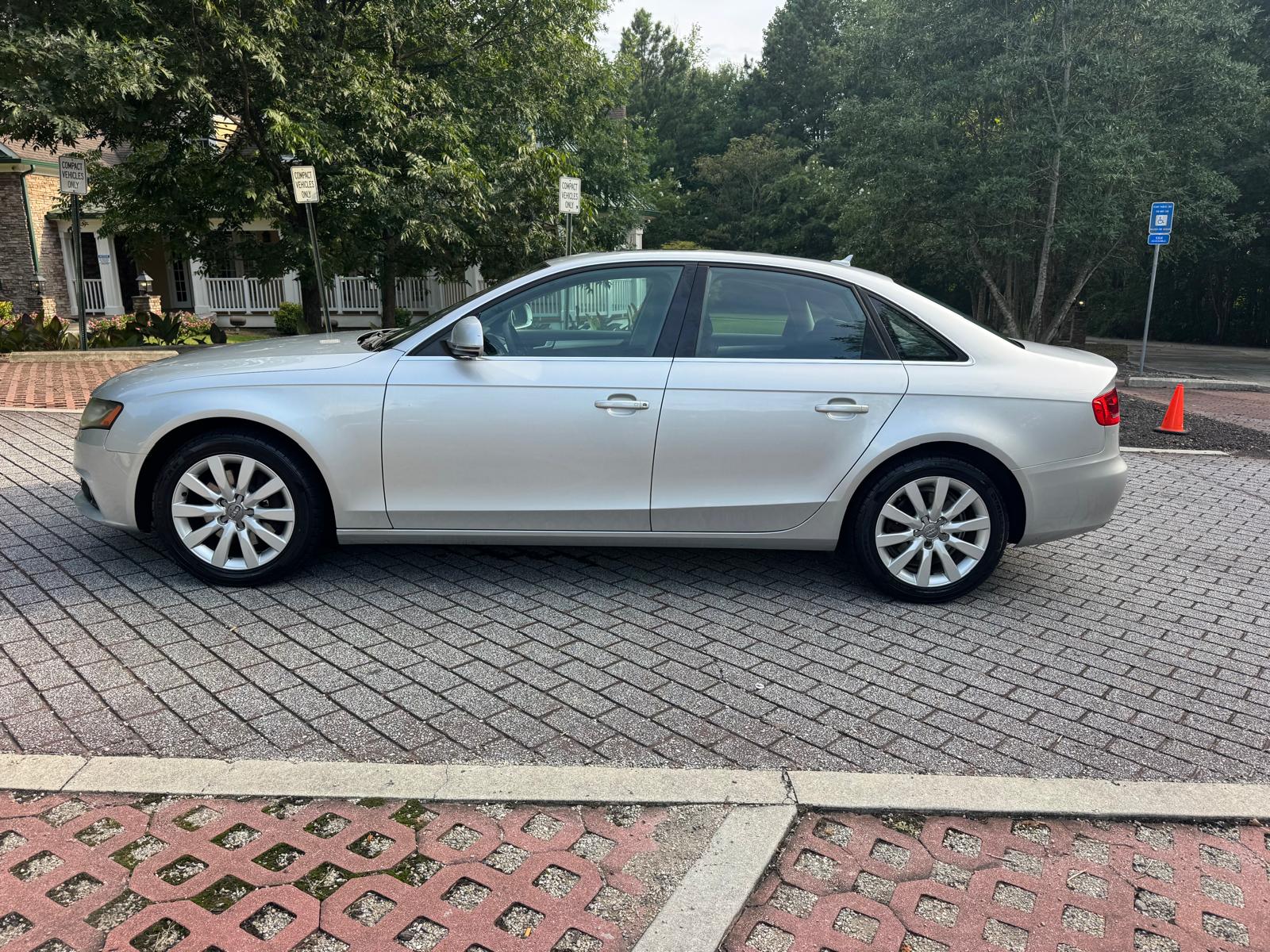 2009 AUDI A4 – Image 12