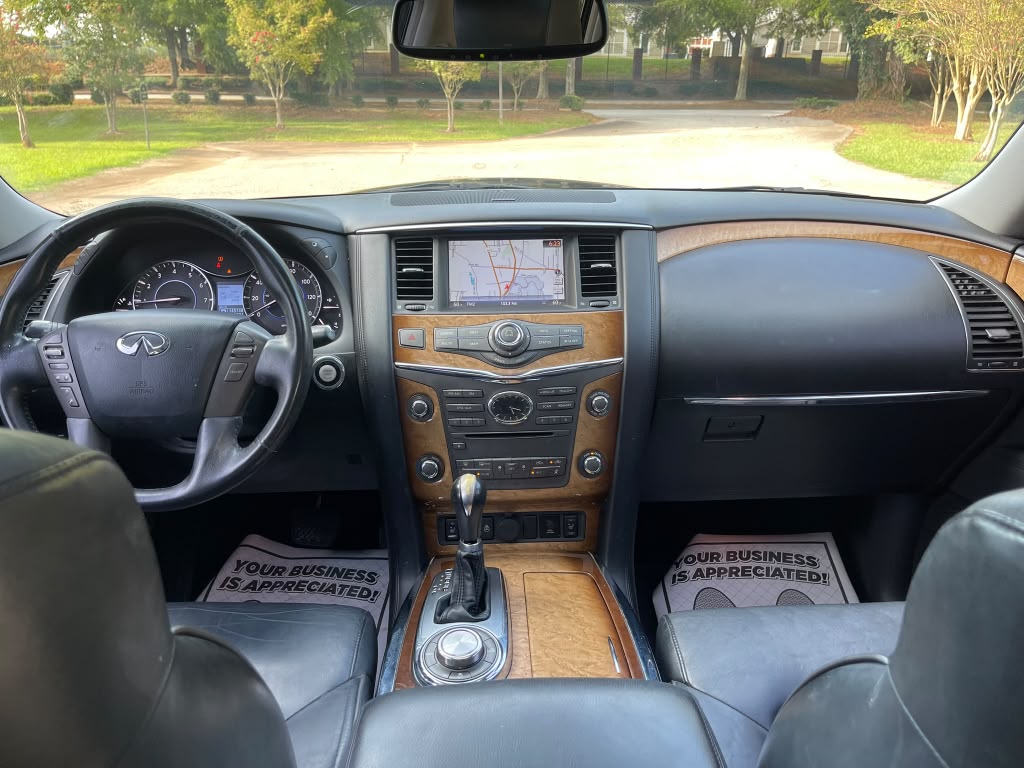 2011 INFINITI QX56 – Image 18