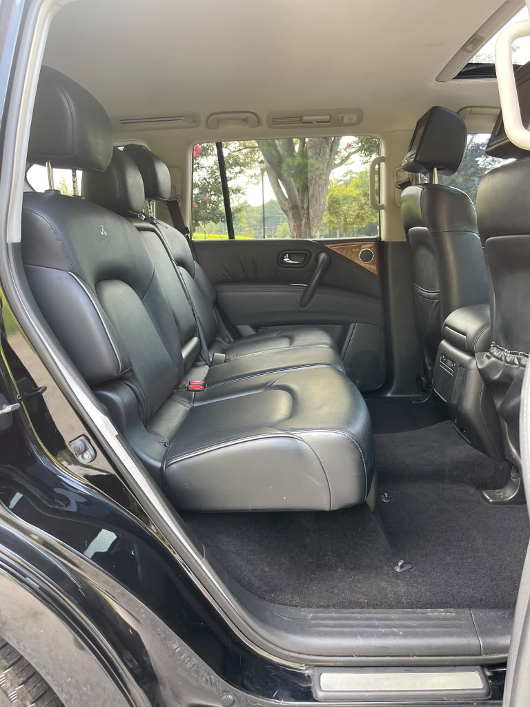 2011 INFINITI QX56 – Image 17