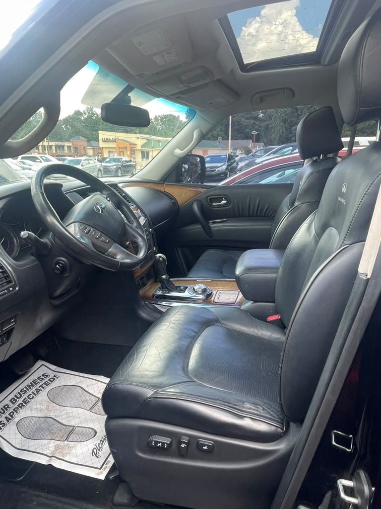2011 INFINITI QX56 – Image 12