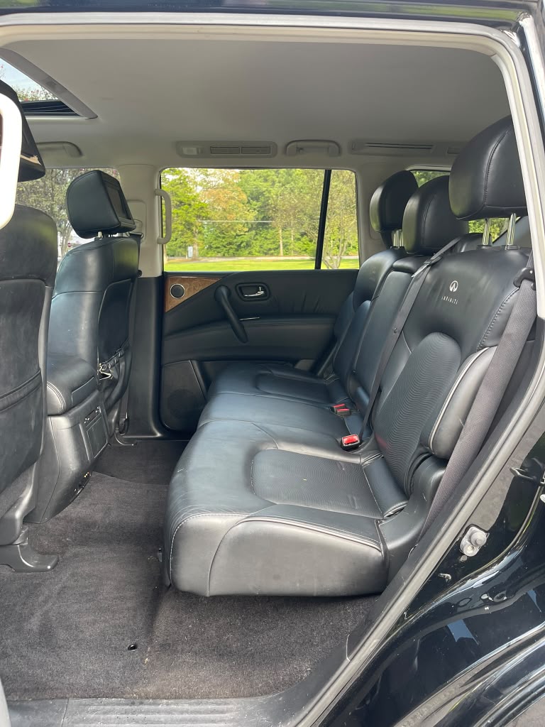 2011 INFINITI QX56 – Image 9