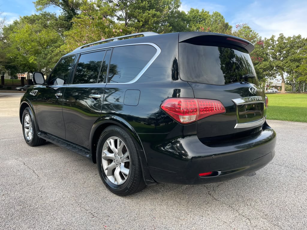 2011 INFINITI QX56 – Image 11