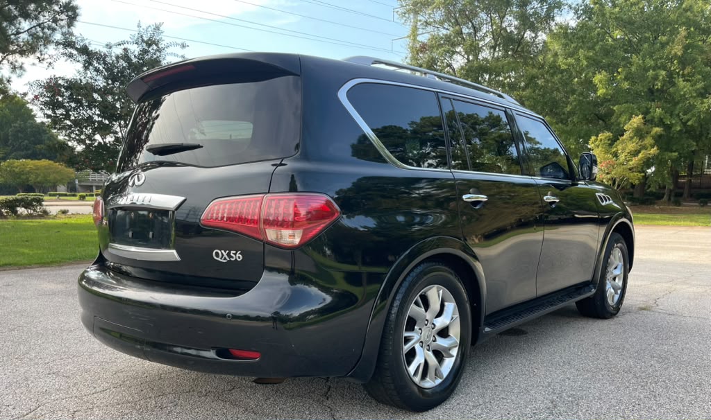 2011 INFINITI QX56 – Image 6