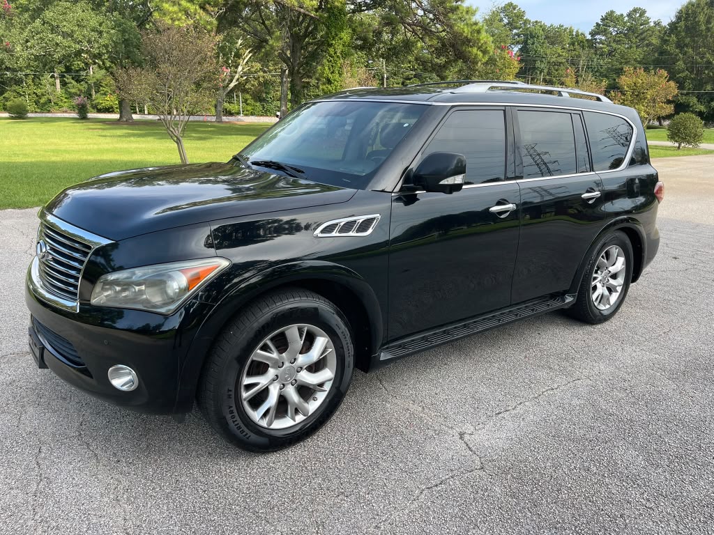 2011 INFINITI QX56 – Image 4