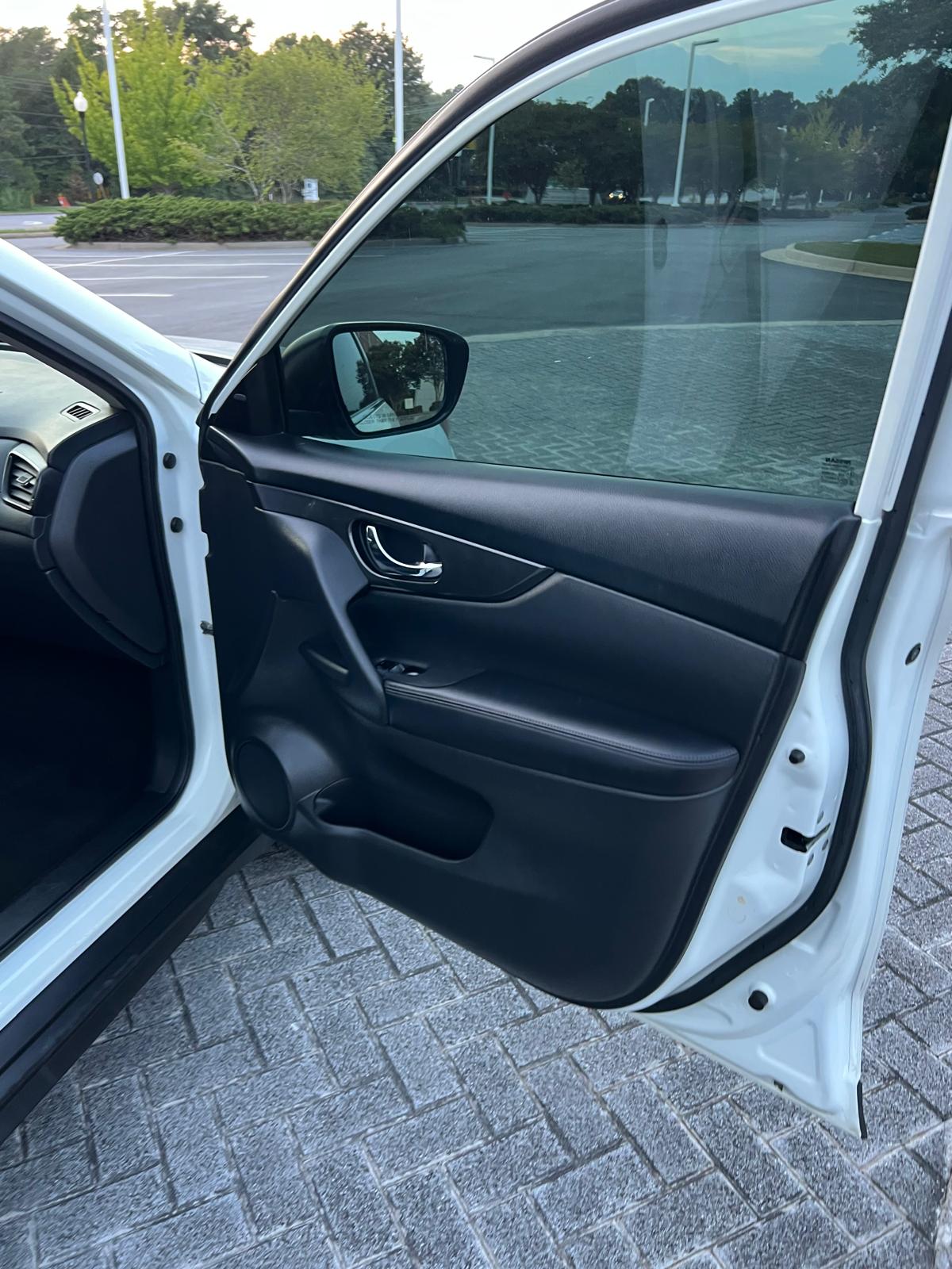 2019 NISSAN ROGUE – Image 15
