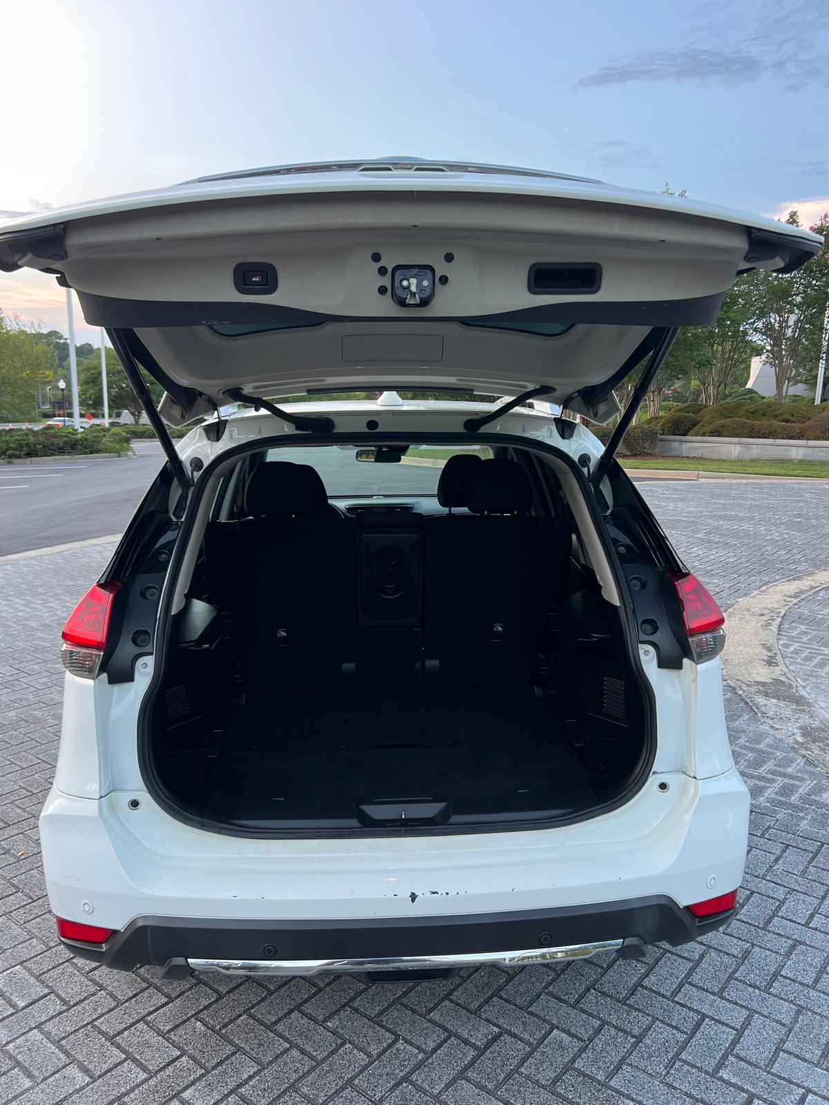 2019 NISSAN ROGUE – Image 10