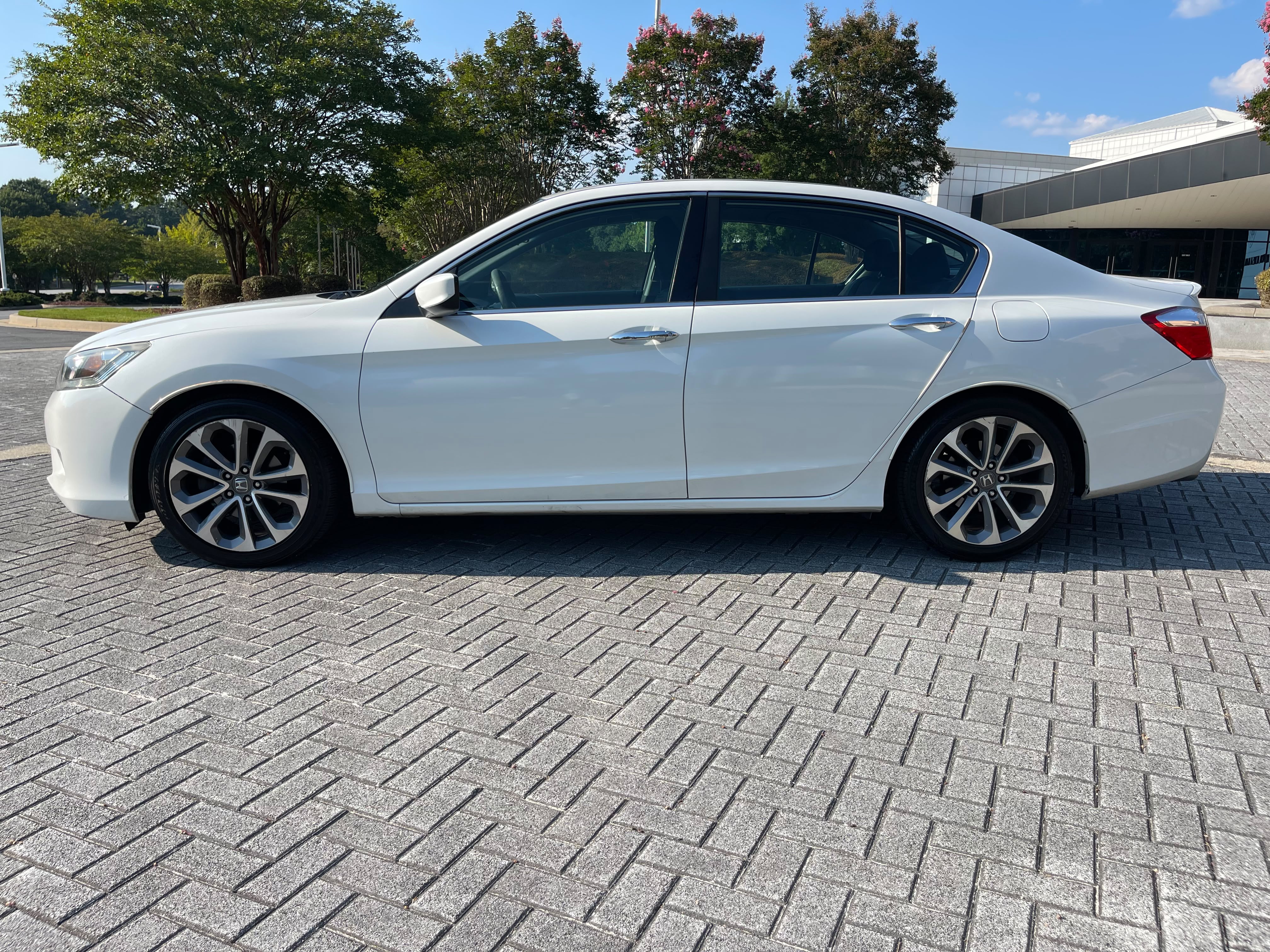 2014 HONDA ACCORD SPORTT – Image 4