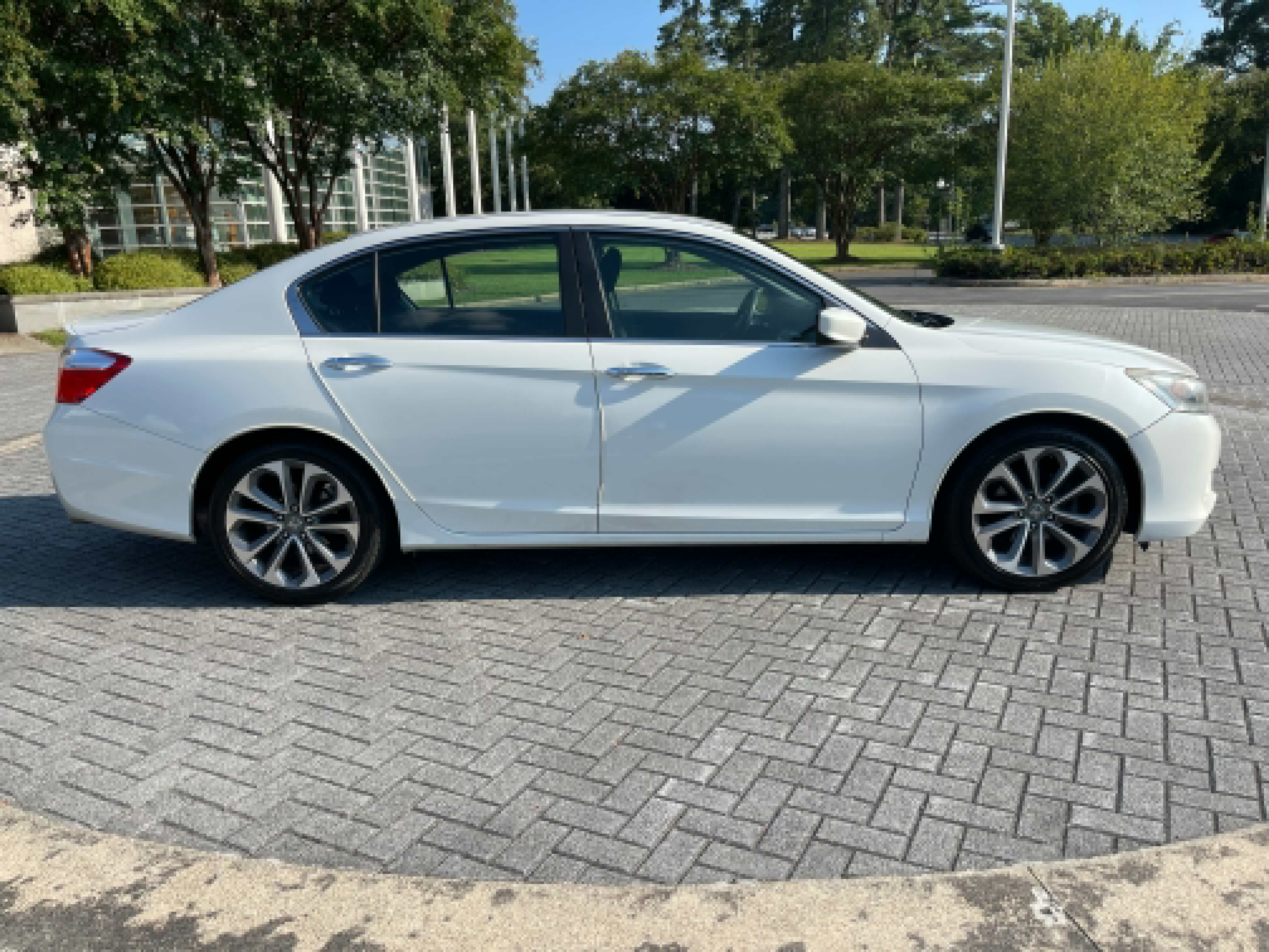 2014 HONDA ACCORD SPORTT – Image 10