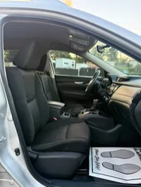 2017 NISSAN ROGUE – Image 10