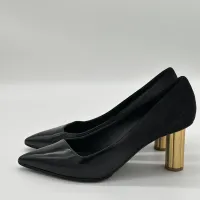 décolleté Ferragamo Bari Flower Heel Pumps – Image 3
