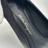 décolleté Ferragamo Bari Flower Heel Pumps – Image 5