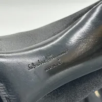 décolleté Ferragamo Bari Flower Heel Pumps – Image 7