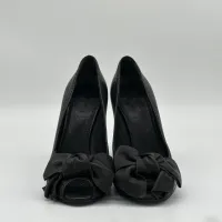 Décolleté Miu Miu con Fiocco in Pelle Nera – Image 3
